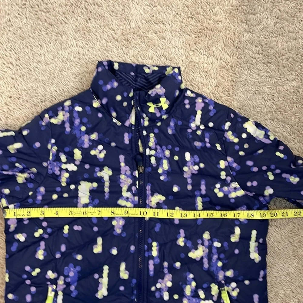 Girls Under Armour SZ L infrared cold gear jacket.Zip front & pockets.Excellent